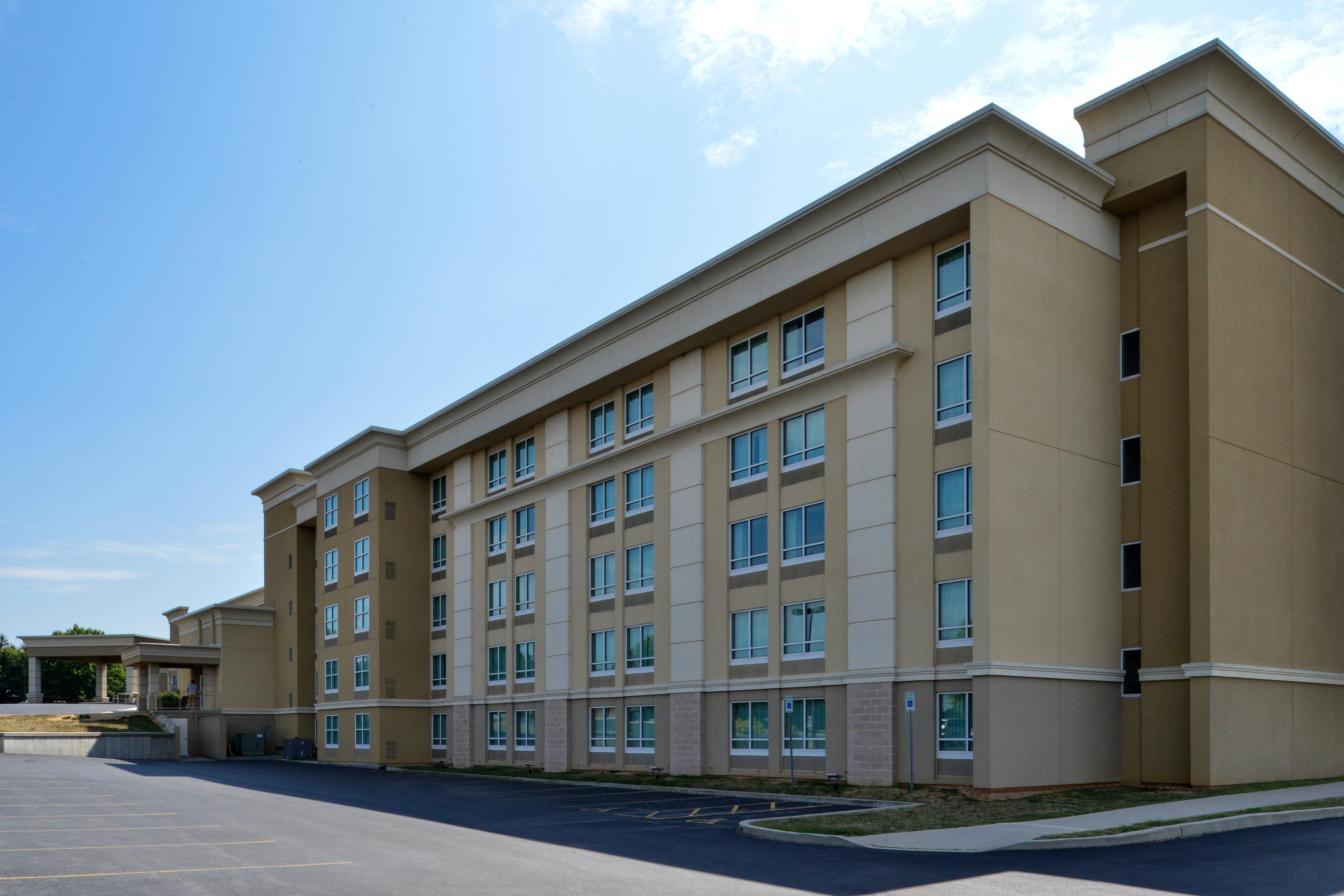 Holiday Inn Martinsburg By Ihg Eksteriør bilde